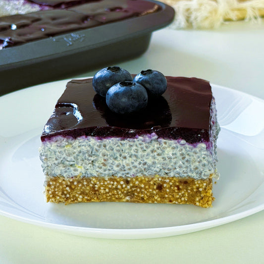 Vegane No-Bake Chia-Protein Bars mit Heidelbeer-Gelee